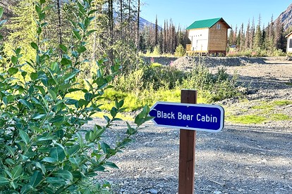 Romantic Lakefront Cabin with Mountain Views, Perfect for a Trip to Cantwell, Alaska - Cantwell, Alaska - glamping.directory