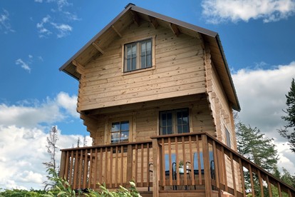Romantic Lakefront Cabin with Mountain Views, Perfect for a Trip to Cantwell, Alaska - glamping.directory