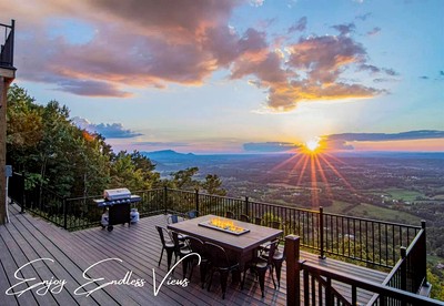 Luxurious Mountain Retreat with Heated Indoor Pool near Gatlinburg in Sevierville, Tennessee - Sevierville, Tennessee - glamping.directory
