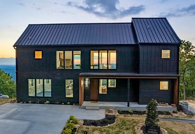 Luxurious Mountain Retreat with Heated Indoor Pool near Gatlinburg in Sevierville, Tennessee - glamping.directory
