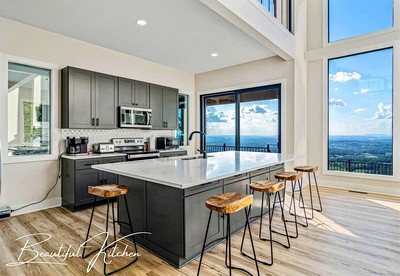 Luxurious Mountain Retreat with Heated Indoor Pool near Gatlinburg in Sevierville, Tennessee - Sevierville, Tennessee - glamping.directory