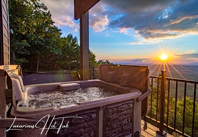 Luxurious Mountain Retreat with Heated Indoor Pool near Gatlinburg in Sevierville, Tennessee - Sevierville, Tennessee - glamping.directory