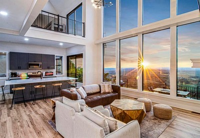 Luxurious Mountain Retreat with Heated Indoor Pool near Gatlinburg in Sevierville, Tennessee - Sevierville, Tennessee - glamping.directory