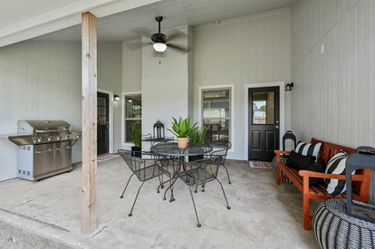 Peaceful Texas Retreat with Game Room & Private Outdoor Space Near Kyle Field & Downtown Bryan in Dr. Bryan, Texas - Bryan, Texas - glamping.directory