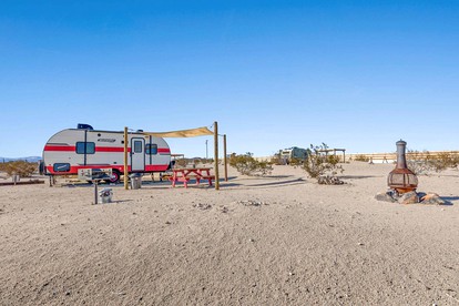 Joshua Tree Desert Getaway in this Lovely Californian Caravan - glamping.directory