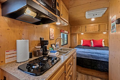 Joshua Tree Desert Getaway in this Lovely Californian Caravan - Joshua Tree, California - glamping.directory