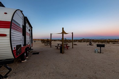 Joshua Tree Desert Getaway in this Lovely Californian Caravan - Joshua Tree, California - glamping.directory