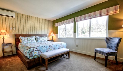 Inviting Boutique Property Room for Yosemite National Park Getaway in Groveland, California - Groveland, California - glamping.directory