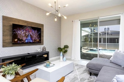 Fantastic Cottage with Swimming Pool and Hot-tub in Reunion, Florida - Reunion, Florida - glamping.directory