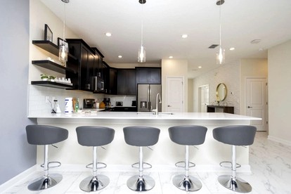 Fantastic Cottage with Swimming Pool and Hot-tub in Reunion, Florida - Reunion, Florida - glamping.directory