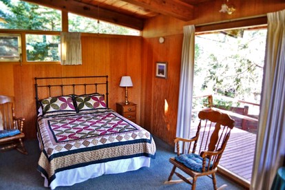 Couples' Cottage Rental in Idyllwild for a Romantic Getaway in California - Idyllwild, California - glamping.directory