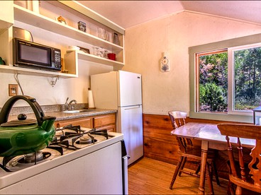 Couples' Cottage Rental in Idyllwild for a Romantic Getaway in California - Idyllwild, California - glamping.directory