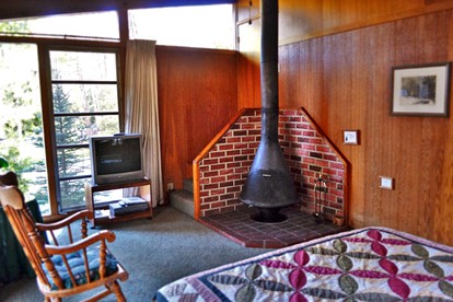 Couples' Cottage Rental in Idyllwild for a Romantic Getaway in California - Idyllwild, California - glamping.directory