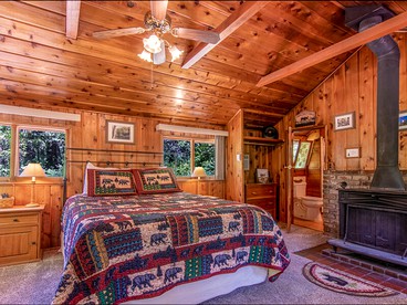 Couples' Cottage Rental in Idyllwild for a Romantic Getaway in California - Idyllwild, California - glamping.directory