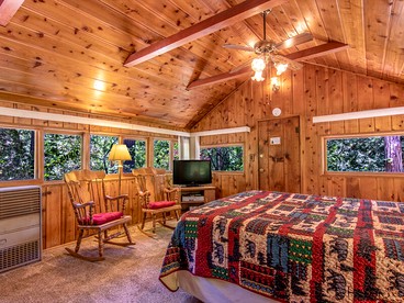 Couples' Cottage Rental in Idyllwild for a Romantic Getaway in California - Idyllwild, California - glamping.directory