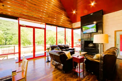 Stunning Elevated Cabin on the Caddo River for a Peaceful Getaway with Gorgeous Views in Glenwood, Arkansas - Glenwood, Arkansas - glamping.directory
