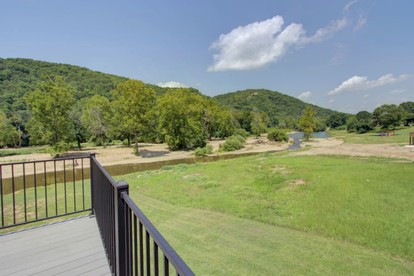 Stunning Elevated Cabin on the Caddo River for a Peaceful Getaway with Gorgeous Views in Glenwood, Arkansas - Glenwood, Arkansas - glamping.directory