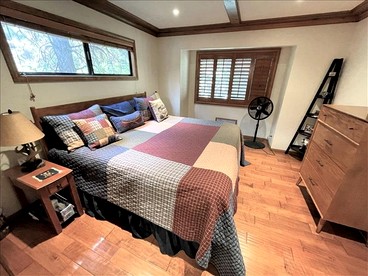 Stunning Secluded Cabin Surrounded by Trees in Lake Arrowhead, California - Lake Arrowhead, California - glamping.directory