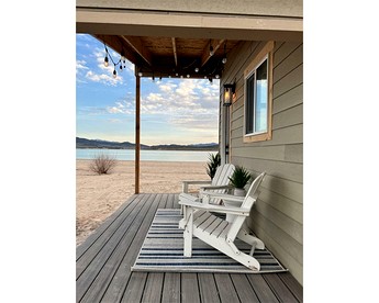 Luxurious Tiny House with King Bed for a Romantic Escape on Yuba Lake in Utah - Levan, Utah - glamping.directory