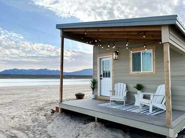 Luxurious Tiny House with King Bed for a Romantic Escape on Yuba Lake in Utah - Levan, Utah - glamping.directory