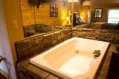 Mountain Top Cabin Incredible for Adventure Lovers in Arkansas - Eureka Springs, Arkansas - glamping.directory