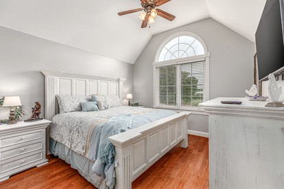 Charming Cottage with Swimming Pool, Sauna, Game Room and Private Cinema in Cosby, Tennessee - Cosby, Tennessee - glamping.directory