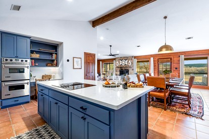 Impressive Modern Cabin with Beautiful Interior and Exterior in Ingram, Texas - Ingram, Texas - glamping.directory