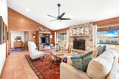 Impressive Modern Cabin with Beautiful Interior and Exterior in Ingram, Texas - Ingram, Texas - glamping.directory