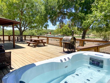 Impressive Modern Cabin with Beautiful Interior and Exterior in Ingram, Texas - Ingram, Texas - glamping.directory