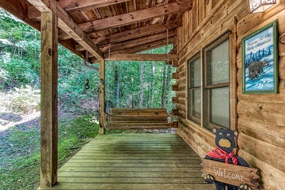 Gorgeous Rustic Cabin with Hot Tub and Jacuzzi near Attractions of Pigeon Forge, Tennessee - Pigeon Forge, Tennessee - glamping.directory