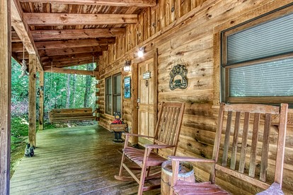Gorgeous Rustic Cabin with Hot Tub and Jacuzzi near Attractions of Pigeon Forge, Tennessee - Pigeon Forge, Tennessee - glamping.directory
