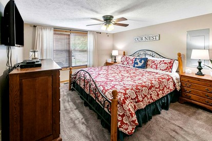 Deluxe Cabin with Three Stunning Decks for a Group Getaway on Norris Lake, Tennessee - Speedwell, Tennessee - glamping.directory