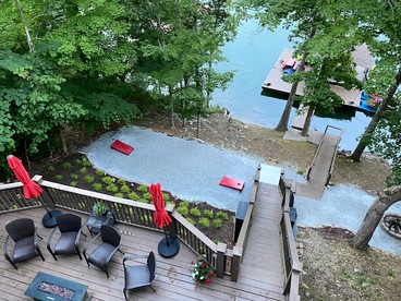 Deluxe Cabin with Three Stunning Decks for a Group Getaway on Norris Lake, Tennessee - Speedwell, Tennessee - glamping.directory