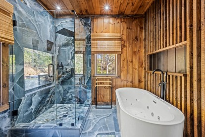Stunning Cabin with Swimming Pool and Hot-tub in Gatlinburg, Tennessee - Gatlinburg, Tennessee - glamping.directory