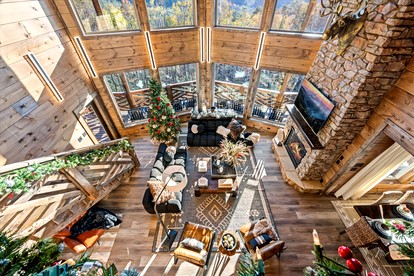 Stunning Cabin with Swimming Pool and Hot-tub in Gatlinburg, Tennessee - Gatlinburg, Tennessee - glamping.directory