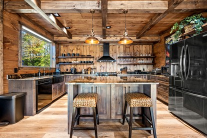 Stunning Cabin with Swimming Pool and Hot-tub in Gatlinburg, Tennessee - Gatlinburg, Tennessee - glamping.directory