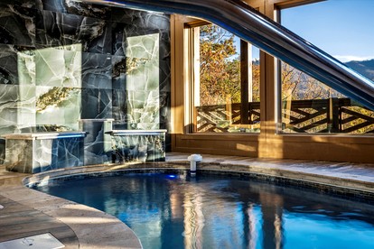 Stunning Cabin with Swimming Pool and Hot-tub in Gatlinburg, Tennessee - Gatlinburg, Tennessee - glamping.directory
