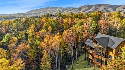Stunning Cabin with Swimming Pool and Hot-tub in Gatlinburg, Tennessee - glamping.directory