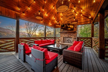 Stunning Cabin with Swimming Pool and Hot-tub in Gatlinburg, Tennessee - Gatlinburg, Tennessee - glamping.directory