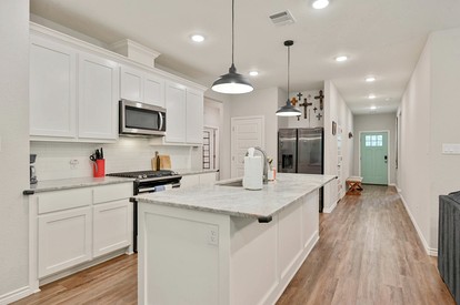 Scenic Creekside Retreat with Modern Comforts Near Texas A&M University in College Station, Texas - College Station, Texas - glamping.directory