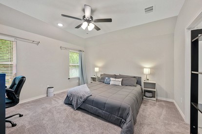 Scenic Creekside Retreat with Modern Comforts Near Texas A&M University in College Station, Texas - College Station, Texas - glamping.directory
