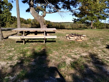 Lofted Cabin with Hot-Tub and Countryside Views in Marshall, Arkansas - Marshall, Arkansas - glamping.directory