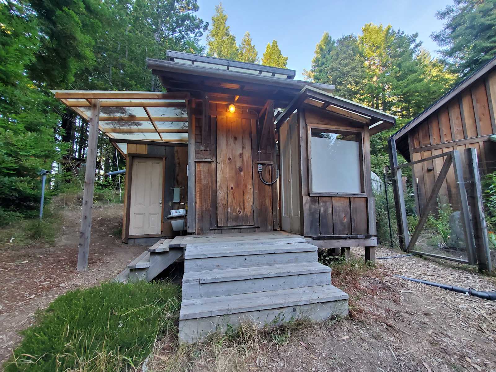 Baby Banana Slug Farm - Albion, California - glamping.directory