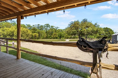 Charming Riverside Cabin Escape with Outdoor Relaxation Spaces in Medina, Texas - Medina, Texas - glamping.directory