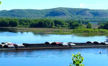 Family-Friendly Cottage Rental along the Mississippi River near Big Lake, Iowa - Lansing, Iowa - glamping.directory