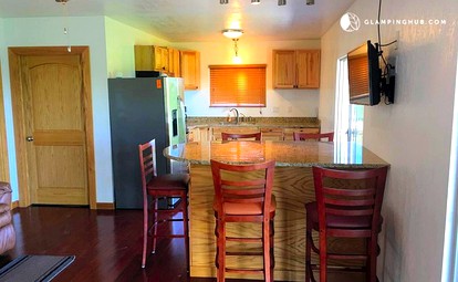 Family-Friendly Cottage Rental along the Mississippi River near Big Lake, Iowa - Lansing, Iowa - glamping.directory