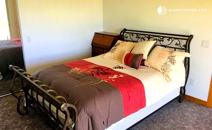 Family-Friendly Cottage Rental along the Mississippi River near Big Lake, Iowa - Lansing, Iowa - glamping.directory