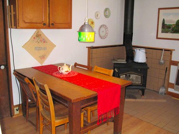 Rustic Norwegian-Style Log Cabin Rental near the Upper Iowa River in Decorah, Iowa - Decorah, Iowa - glamping.directory