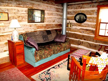 Rustic Norwegian-Style Log Cabin Rental near the Upper Iowa River in Decorah, Iowa - Decorah, Iowa - glamping.directory