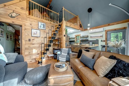 Cozy Cabin with Fire Pit and Games in Paw Paw, West Virginia - Paw Paw, West Virginia - glamping.directory